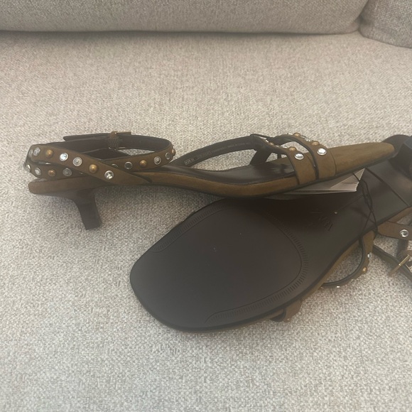 Zara Olive 1.6” Heeled Sandal with Stud Details NWT sz 39/ US 8 Valentino Style - Picture 8 of 16